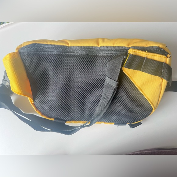 NWOT Adidas Fanny pack yellow waterproof - Picture 3 of 12